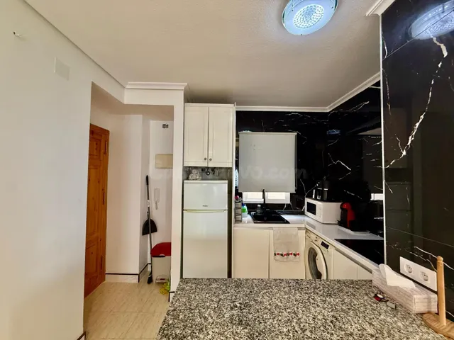 Piso de 3 dormitorios en alquiler de larga duración en zona tranquila de Torrevieja — 4