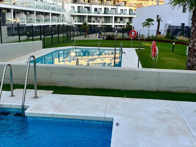 Moderno Apartamento en Fuengirola con Vistas y Amplias Zonas Comunes — 13