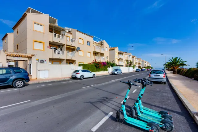 Luminoso apartamento, con gran solárium privado y vistas, en "La Mata", Torrevieja — 48