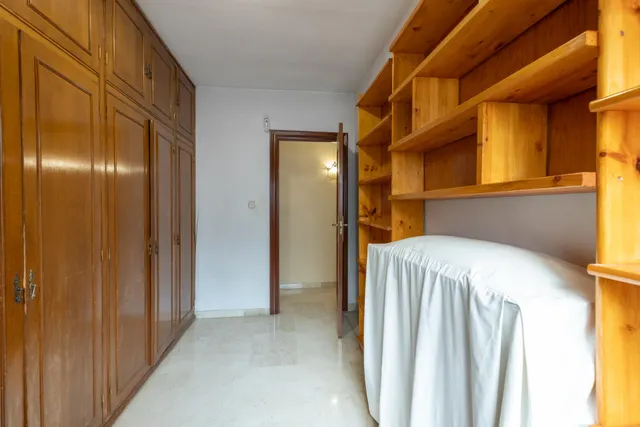 Piso en venta en pleno centro de Granada – Planta alta, garaje y gran potencial de reforma — 14