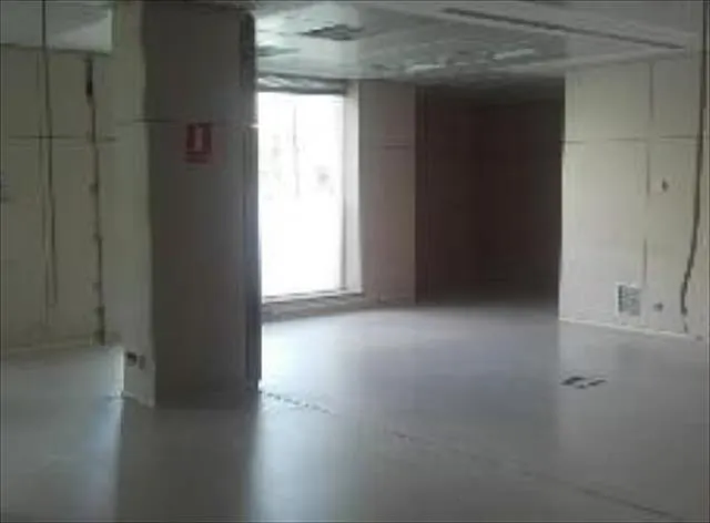 LOCAL COMERCIAL LUMINOSO EN AVDA CID.SIN COMISION — 10