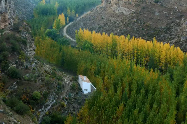 Los Tajos, monumento natural con casa y chiringuito. Finca en Alhama de Granada. — 2