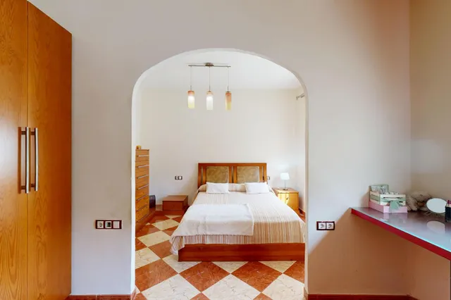 Luminosa Planta Baja con Gran Patio y Terraza en el Barrio de la Concepción — 32