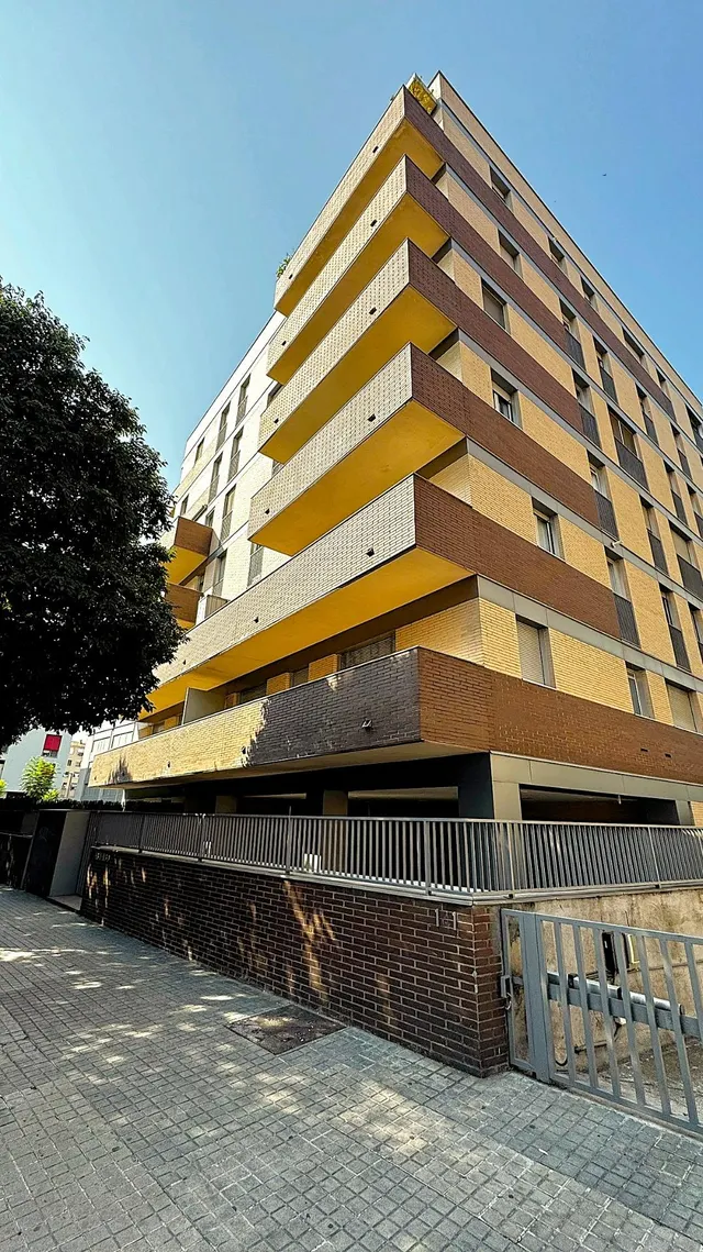 Poblenou: luz natural, dos amplias habitaciones y parking y trastero incluidos en el precio. — 43