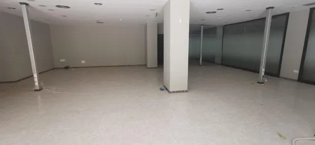 Gran local comercial en esquina al lado del Ayuntamiento — 7
