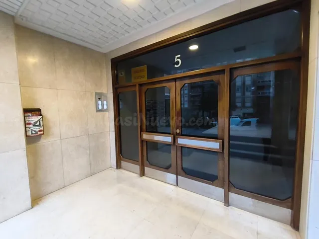 Piso de 89m2. Distribuido en tres dormitorios, salón, cocina y baño — 2