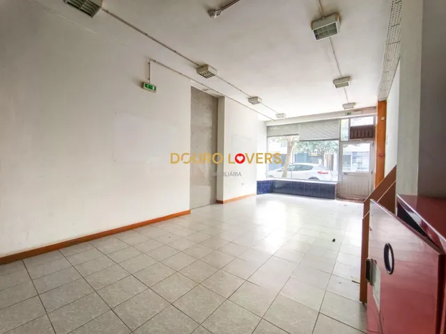 Local comercial 695m² en venta - Cedofeita - Santo Ildefonso