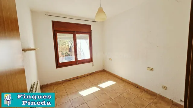 CASA PLANTA BAJA CON 2 VECINOS CON JARDÍN — 5