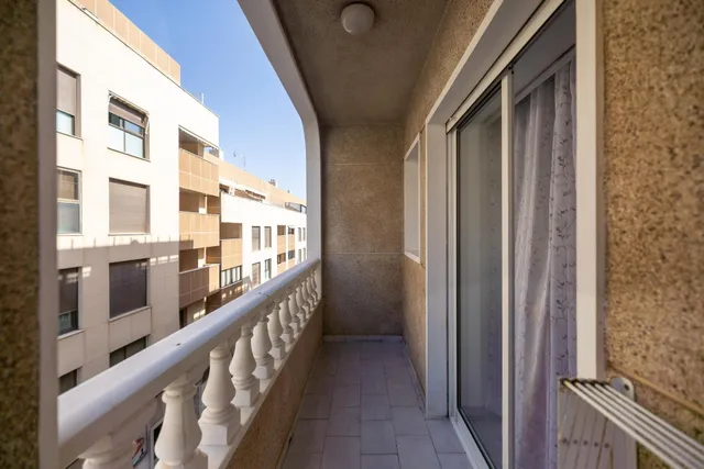Apartamento de 1 dormitorio con dos terrazas en el centro de Torrevieja — 12