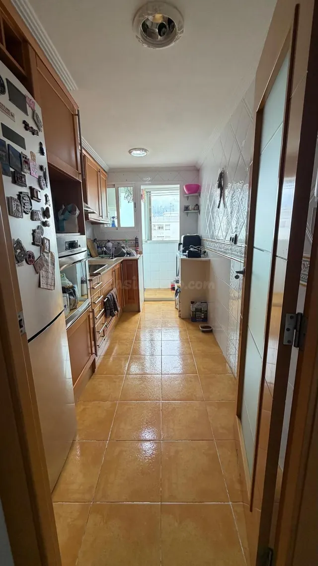 Se vende piso de 2 habitaciones con balcón y ascensor - foto 3