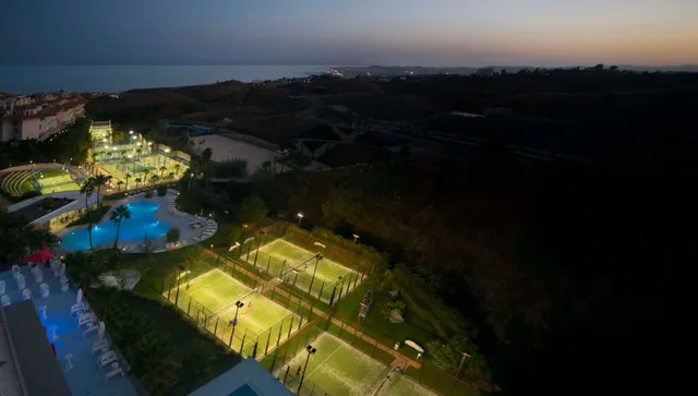LLAVE EN MANO. ÁTICO IMPRESIONANTE CON ENORME TERRAZA, ORIENTACIÓN SUR Y VISTAS PANORÁMICAS AL MAR — 32