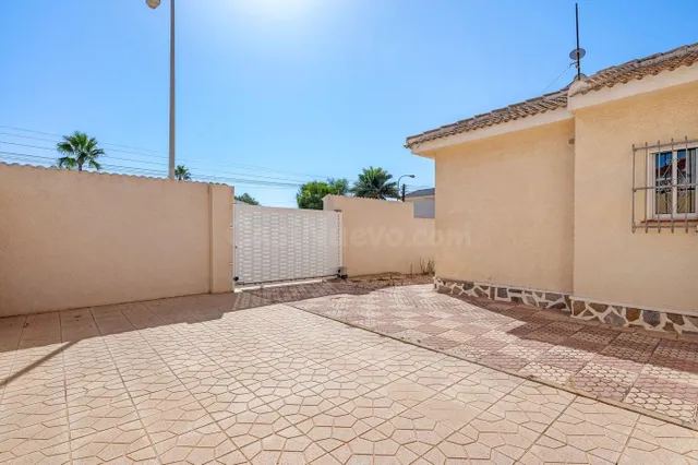 Villa 3 habitaciones 250m² en venta - Centro de la Ciudad Quesada — 50