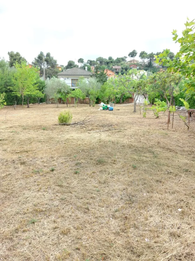 TERRENO LLANO Y ESQUINERO, CON MURO Y AGUA — 7