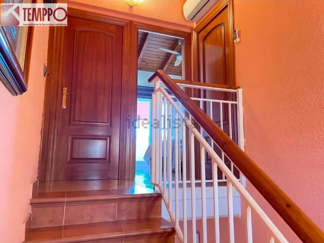 Chalet independiente con piscina privada, 5 dormitorios y placas solares en parcela de 450 m2 — 16