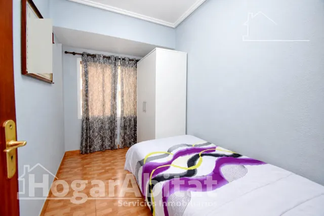 Luz natural y amplitud en este piso esquinero con dos balcones, ascensor y trastero a 100 metros de la playa — 11