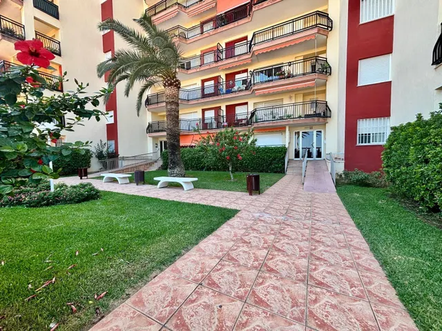 Apartamento en primera línea de playa de Gandia en residencial con piscina comunitaria, garaje y trastero. — 8
