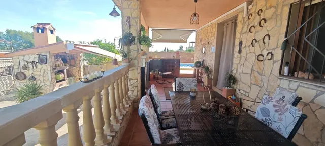 Espectacular Chalet Adosado con Piscina, Terrazas y Diseño Exclusivo — 11