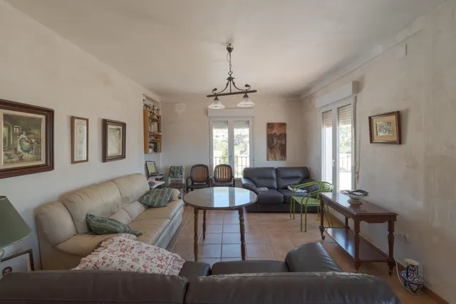 GRAN PARCELA CON VIVIENDA UNIFAMILIAR, 3 APARTAMENTOS, PISCINA Y VISTAS PANORÁMICAS EN PADUL (GRANADA) — 1.430 m2 DE TERRENO — 42