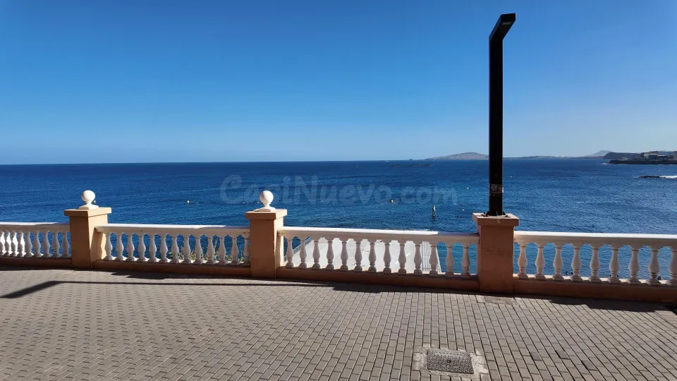 Se alquila piso en primera línea de playa en taliarte con plaza de garaje Telde Las Palmas