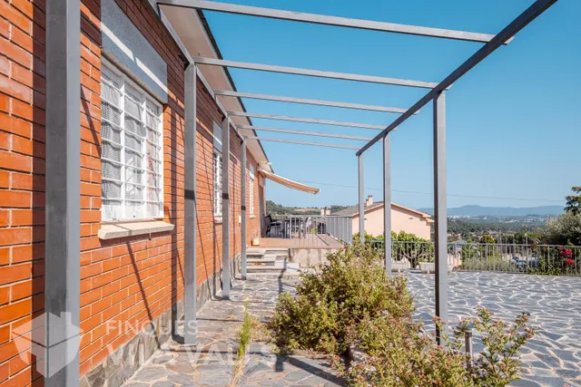 Casa a quatre vents amb gran terrassa i garatge per a 2 cotxes — 41