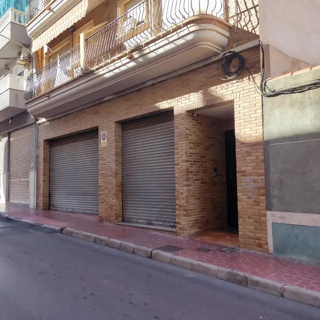 Local comercial en Guardamar en perfecto estado. — 13
