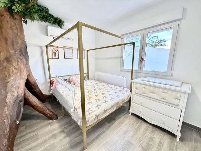 VILLA DE 6 DORMITORIOS Y 2 BAÑOS EN ORIHUELA COSTA (VILLAMARTIN) — 23
