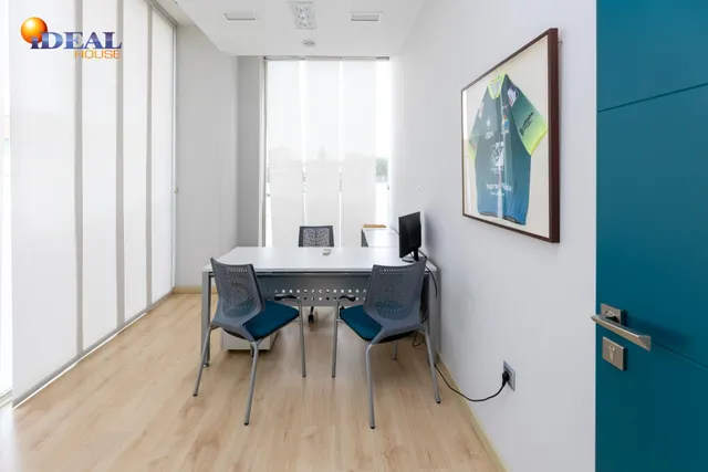 LOCAL COMERCIAL JUNTO AL CAMPUS DE LA SALUD — 13