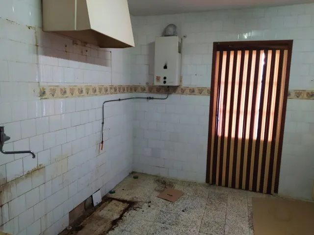 Piso con un bajo hecho vivienda y garaje. — 15