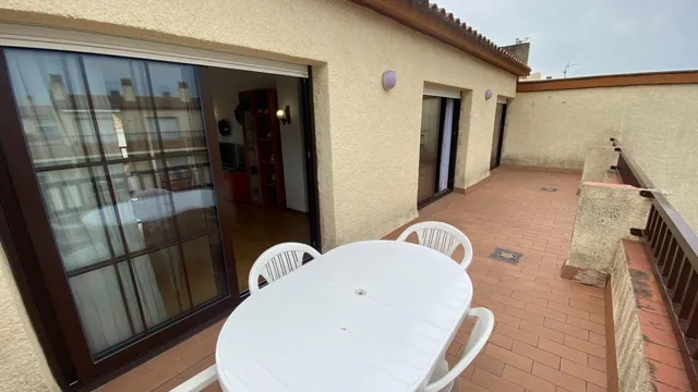 Ático con licencia turística a 50 m del mar en Empúries — 8