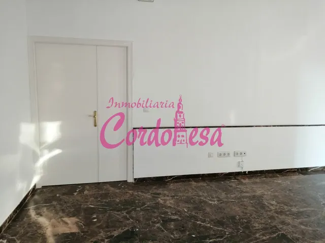 ESTUPENDO LOCAL COMERCIAL EN ALQUILER — 2