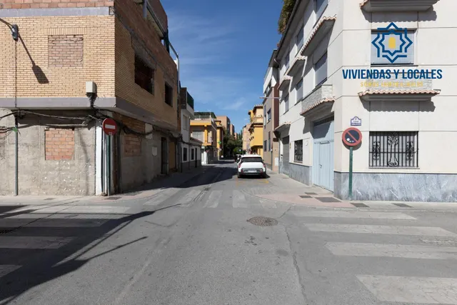 SE VENDE CASA SOLAR EN CALLE GUADALAJARA, EN EL ZAIDÍN. — 12