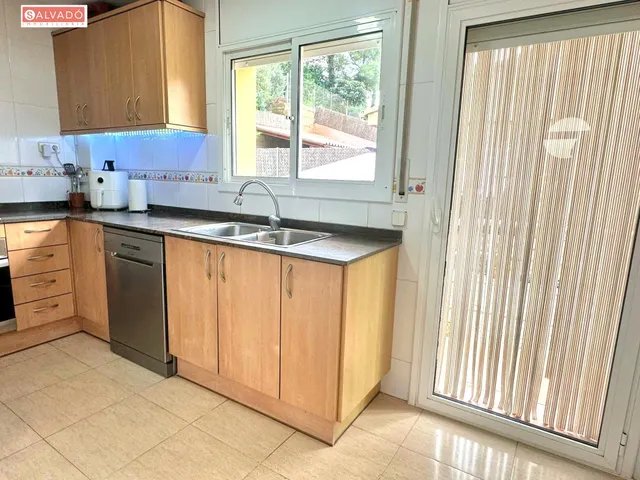Casa con gran jardín, pérgola y barbacoa en Segur de Calafell !! — 14