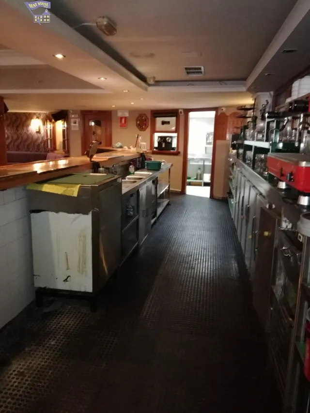 SE VENDE LOCAL ADAPTADO A RESTAURACIÓN — 15
