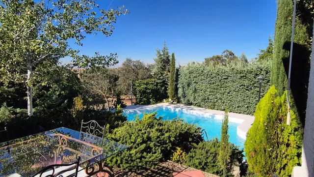Precioso chalet con espectacular piscina y jardín autóctono — 18