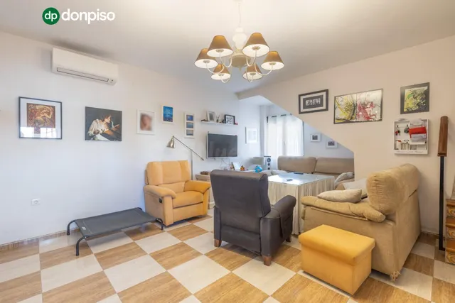 Casa en Armilla con terraza, patio y amplia cochera — 4