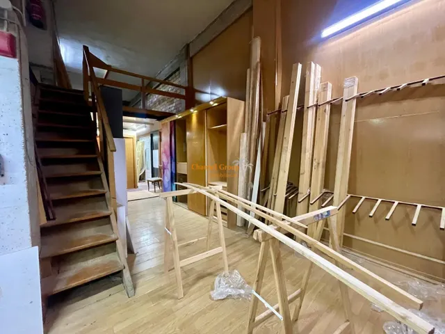 LOCAL de 1200m2 en alquiler con posibilidad de salida de humo — 7