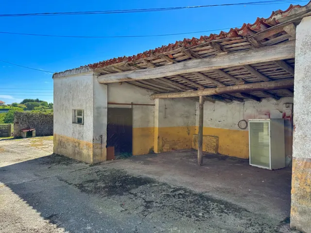 CONJUNTO DE EDIFICACIONES CON TERRENO URBANO EN LA REVILLA. — 29