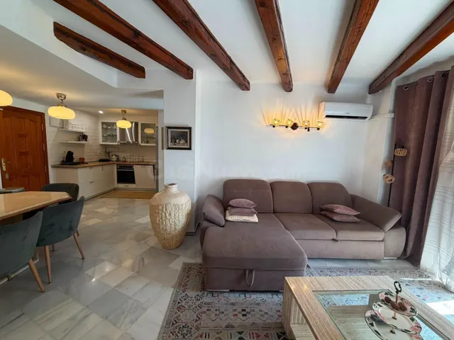 Maravilloso apartamento (aprox. 94 m2 - 1ª planta) en la popular Aldea del Mar con gran zona de piscina. Amplio balcón al sureste y a solo 400 m de la Playa de los Locos. — 7