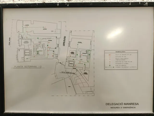 Local de grandes dimensiones en la Plaça Major de Manresa — 31