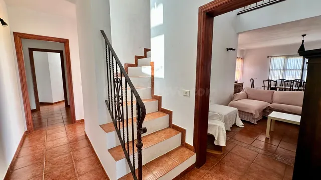 Chalet independiente con 5.318 m2 de parcela y vistas al mar - foto 5