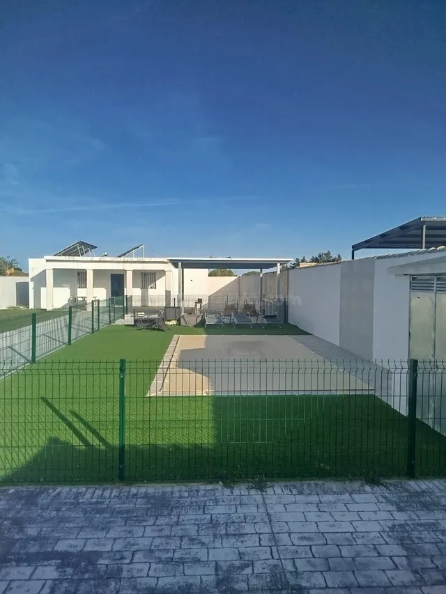 Se vende parcela no hipotecable, con construcción y piscina privada en El Marquesado — 10