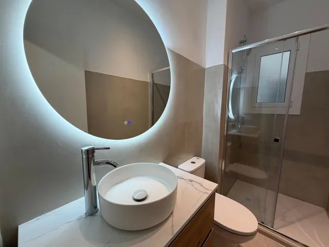 Piso reformado de 3 habitaciones con patio en Gràcia — 40