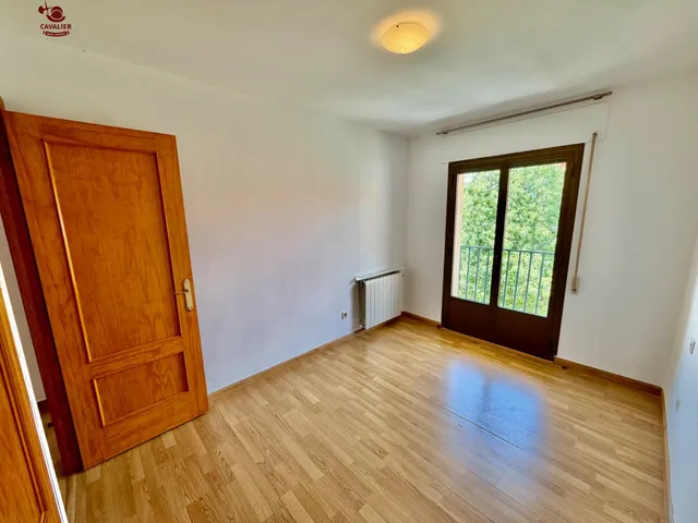Piso exterior para entrar a vivir en 2ª planta de edificio sin ascensor. Con 115 m2 construidos, 3 dormitorios, 2 baños y terraza. — 15
