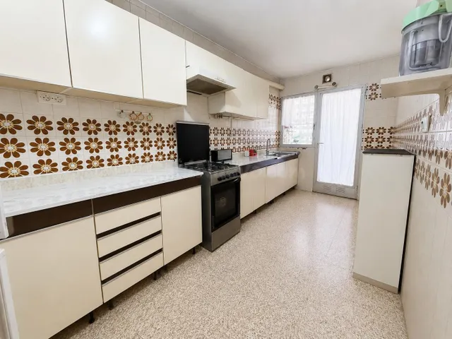 AMPLIA VIVIENDA DE 4 DORMITORIOS EN BENALUA JUNTO AL CENTRO - foto 4