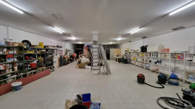 LOCAL COMERCIAL EN VENDA AL CENTRE — 26