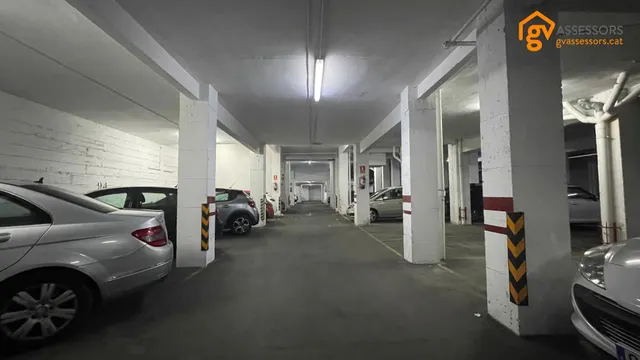 PLAZA DE PARKING PARA COCHE PEQUEÑO O 2 MOTOS - foto 4