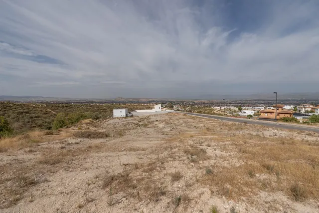 Terreno urbano de 750 m2 en Altos de La Zubia. Parcela 17, manzana M — 29