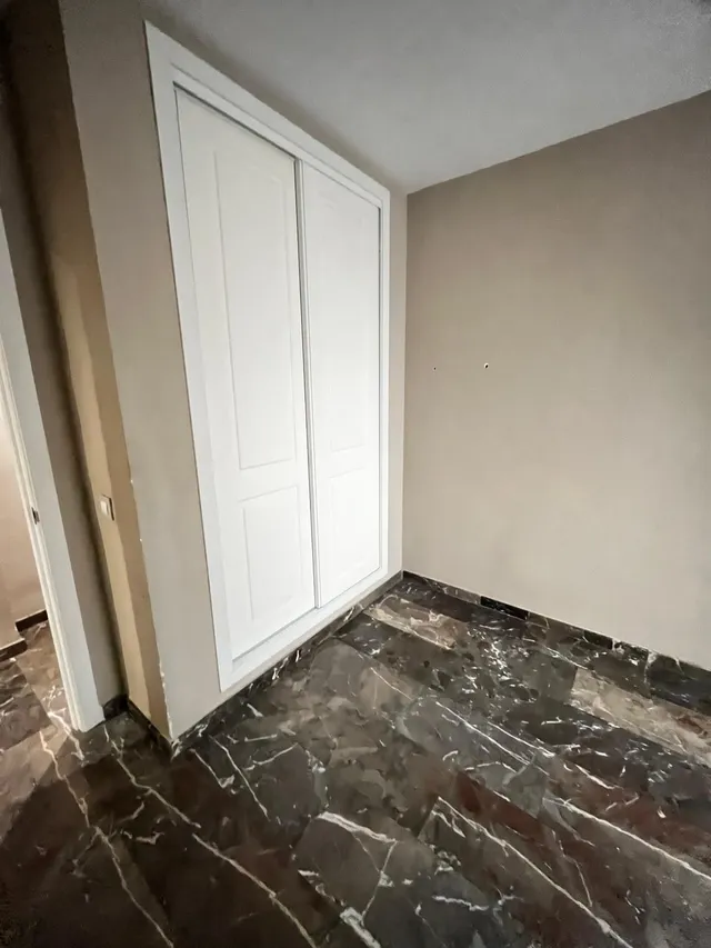 Amplio Piso Reformado en Zona Colón — 13