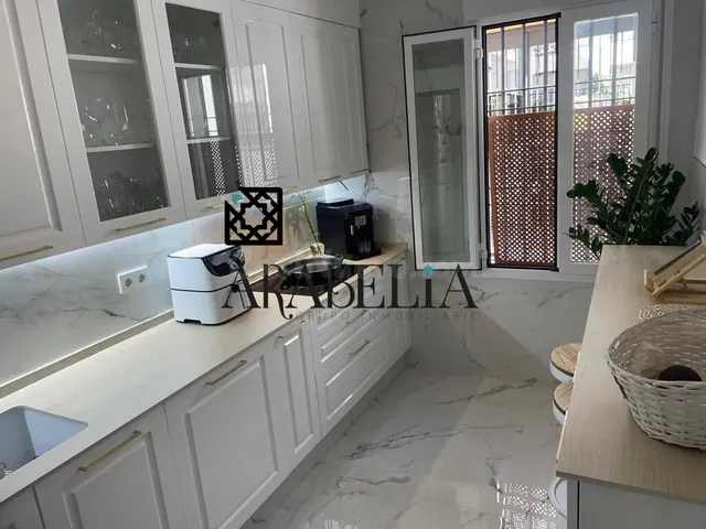 Espectacular Casa Reformada con Garaje Doble en el Casco His - foto 4