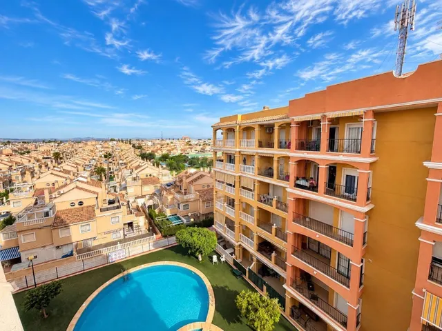 Atico con solarium privado en torreblabca — 2